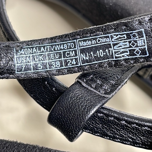 Vionic Black Leather Upper Gold Accent Ankle Strap Thong Sandals Size 7 - Picture 9 of 10